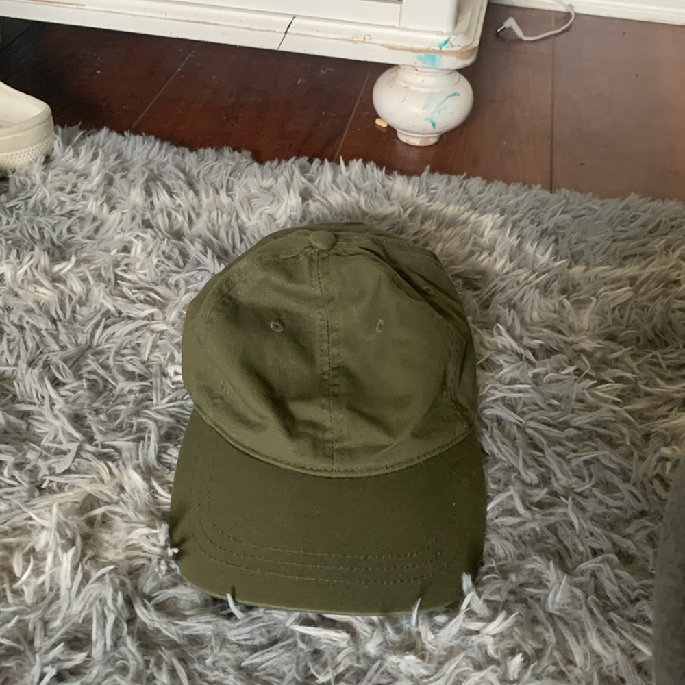 green hat